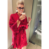badjas satijn kort met ruffles - wijnrood