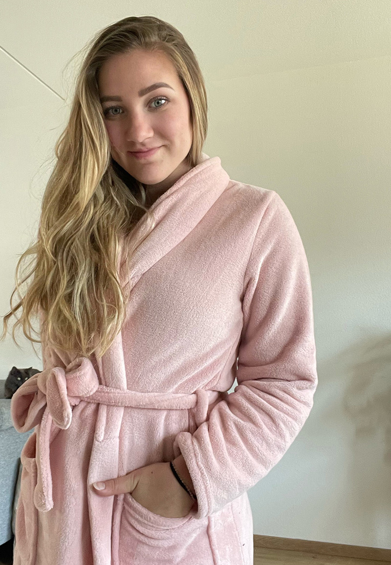 Oudroze fleece badjas kopen – zacht, elegant & comfortabel voor dames