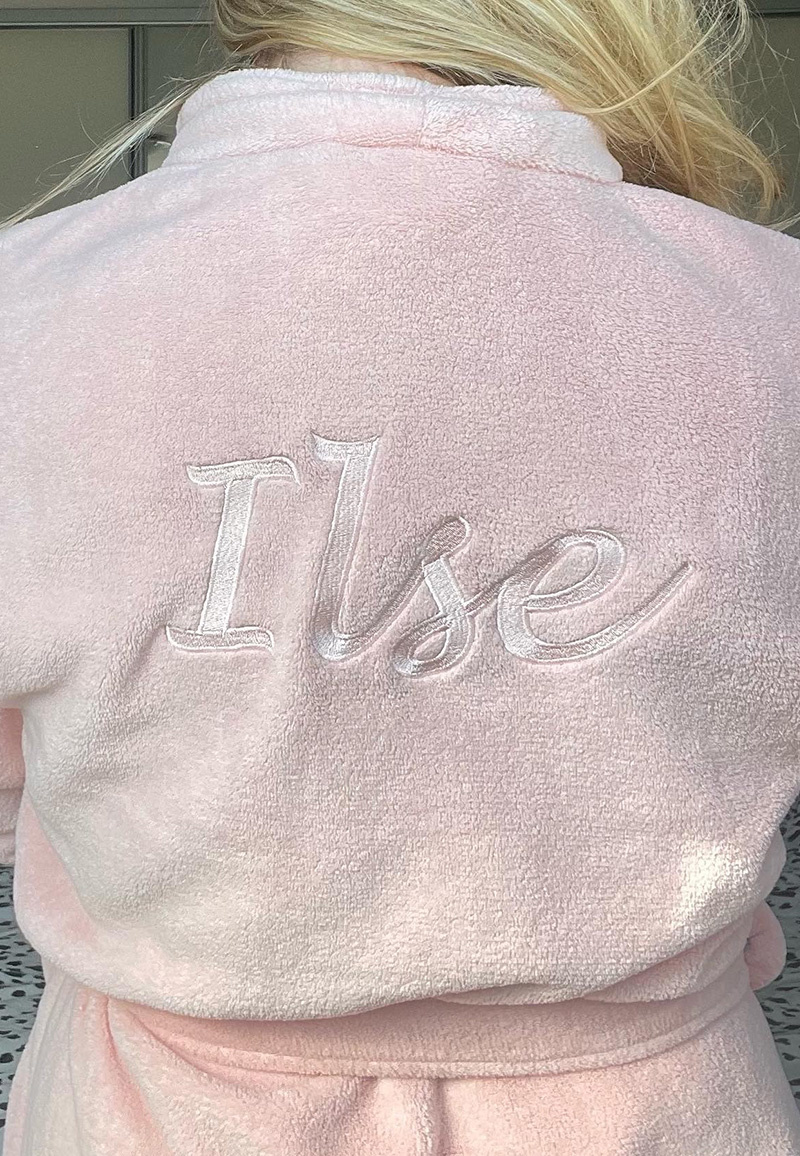 Oudroze fleece badjas kopen – zacht, elegant & comfortabel voor dames