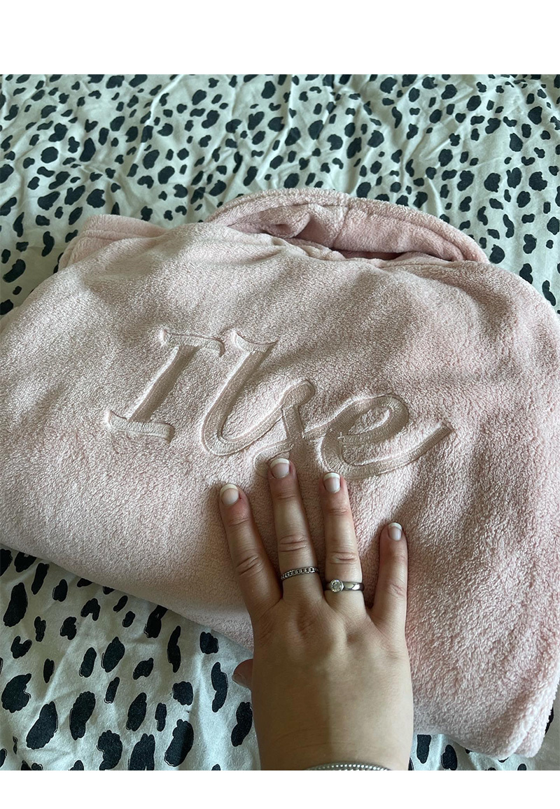 Oudroze fleece badjas kopen – zacht, elegant & comfortabel voor dames