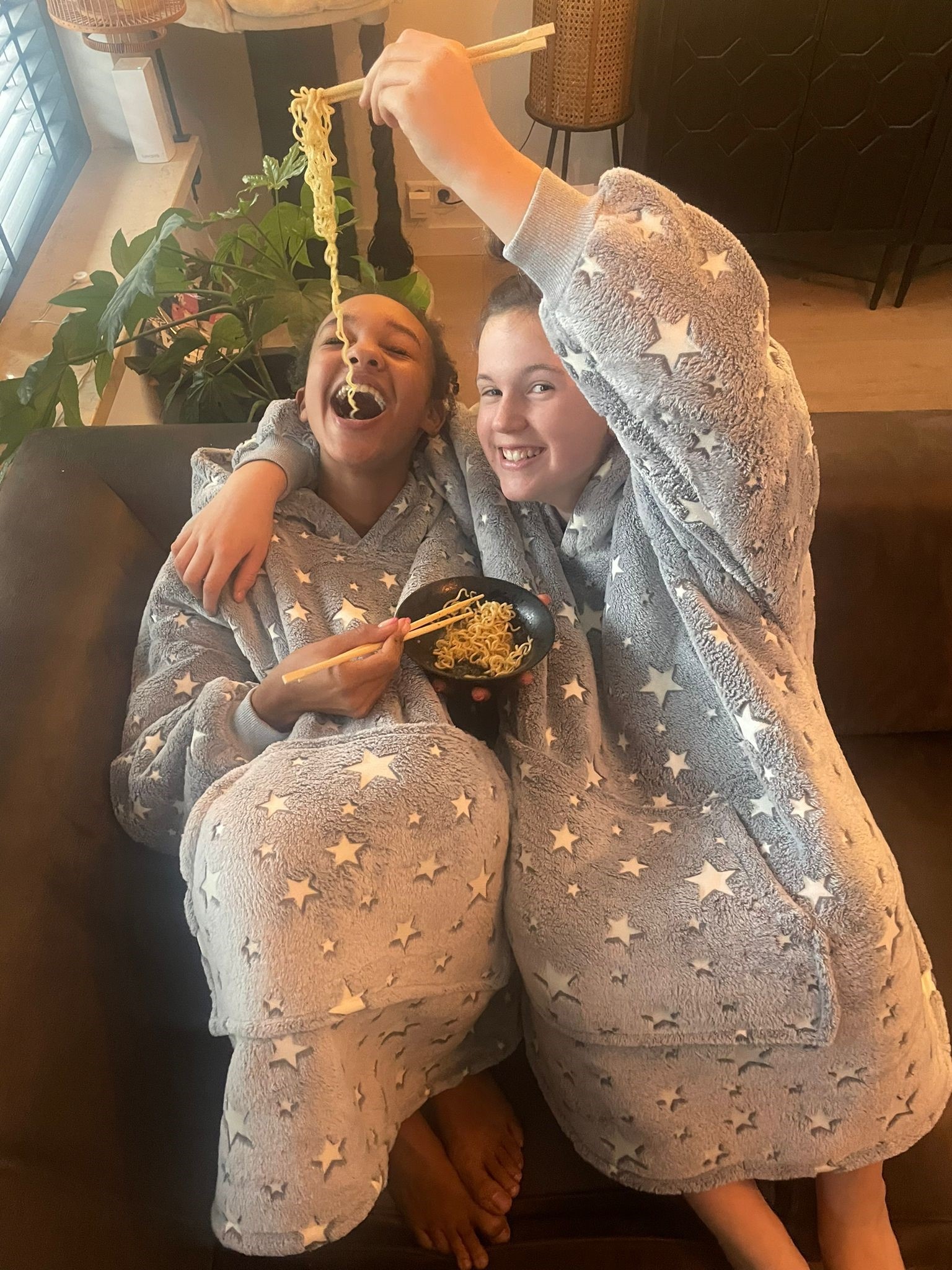 Luxe snuggie deken kind met capuchon - Glow in the Dark