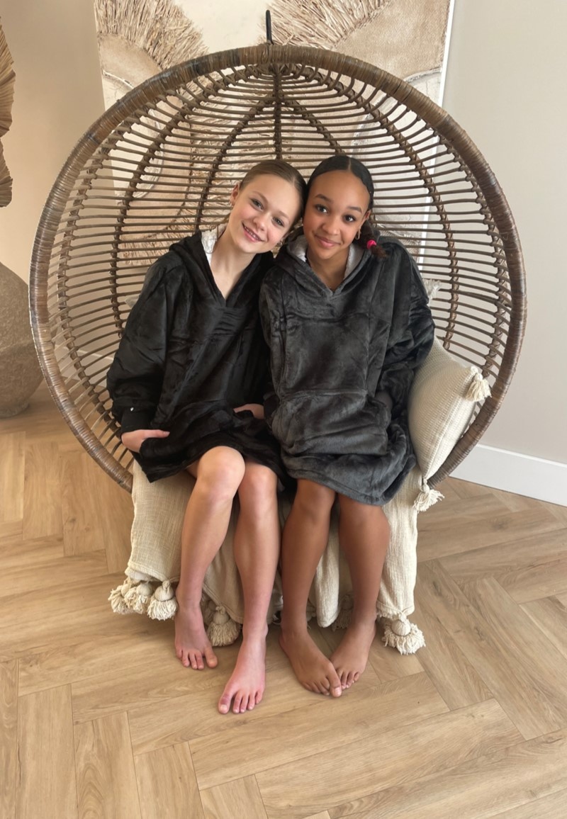 Luxe snuggie deken kind met capuchon - zwart