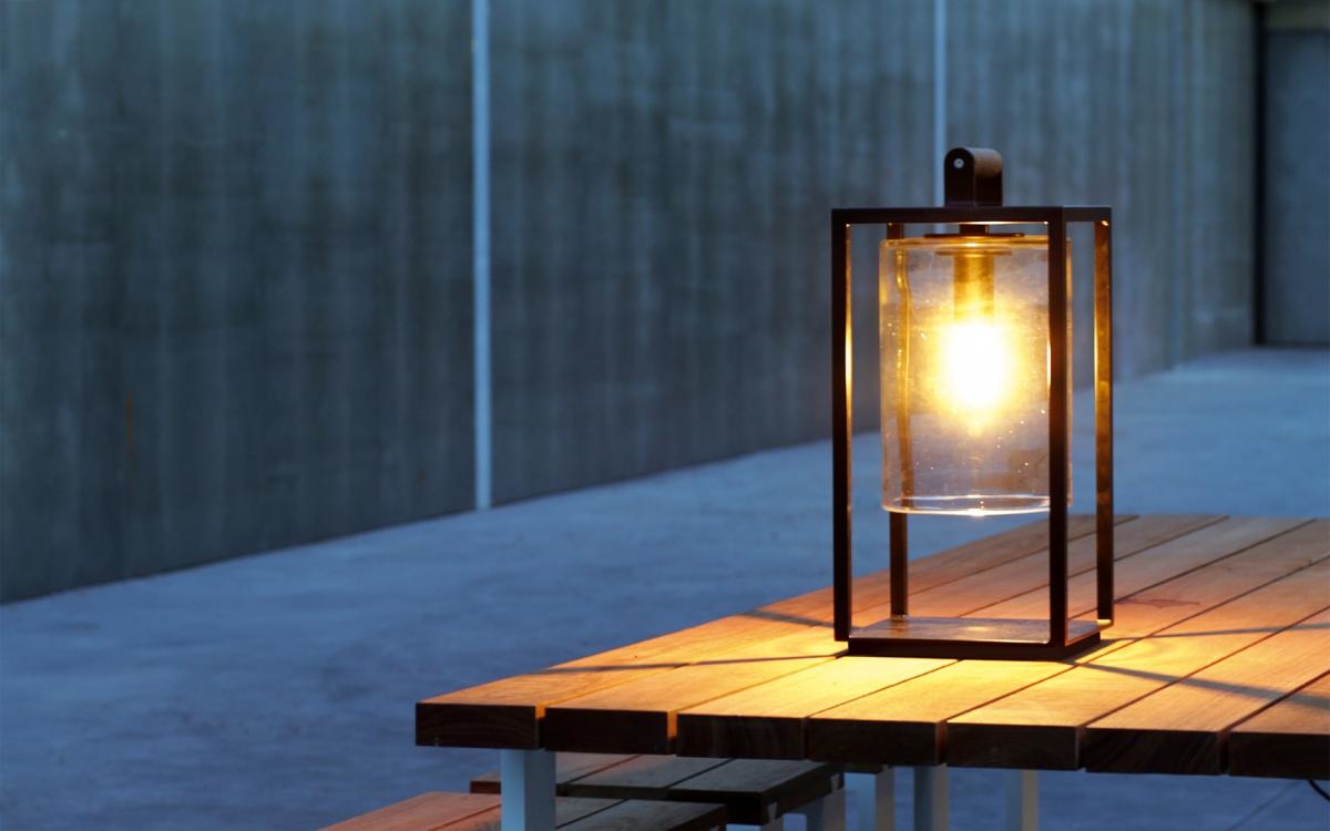 Small led on sale table light