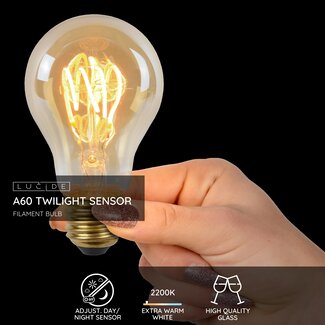 Lucide A60 TWILIGHT SENSOR - Filament lamp - Ø 6 cm - LED - E27 - 1x4W 2200K - Dag/nacht sensor - Amber