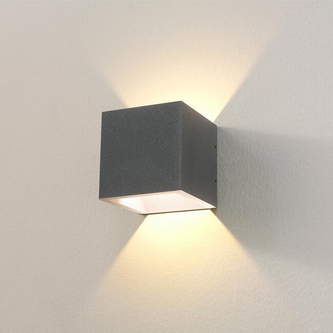 Cube 2700K wall lamp