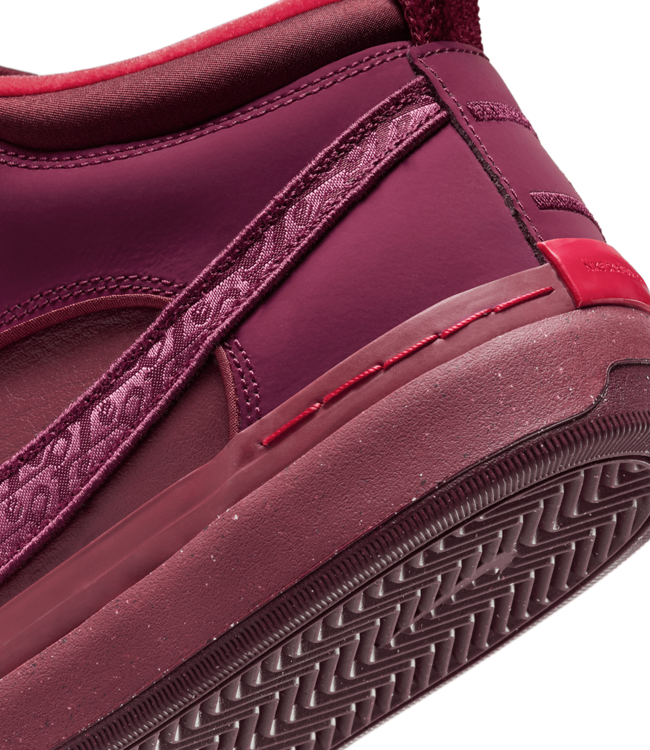 NIKE SB React Leo Premium - Dark Beetroot