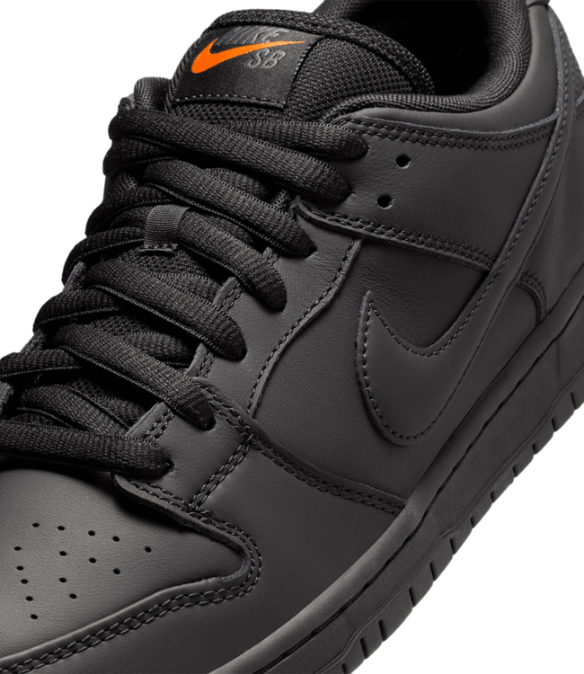 NIKE SB Dunk Low Pro - Black