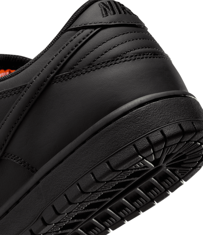 NIKE SB Dunk Low Pro - Black