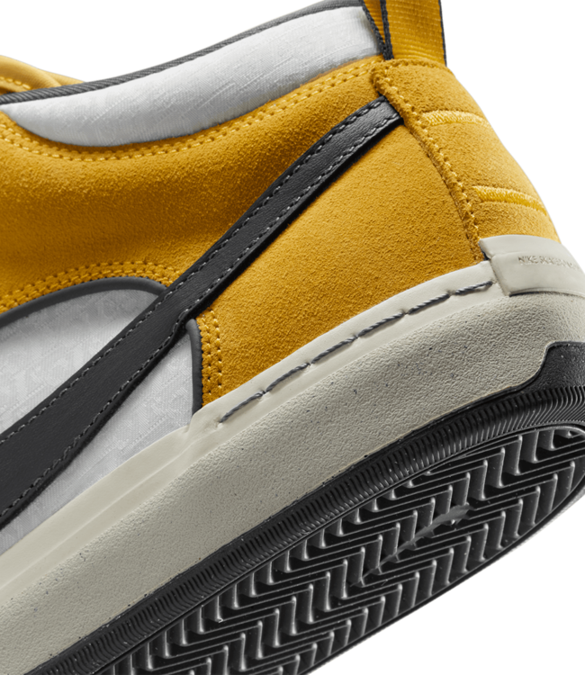 NIKE SB React Leo - University Gold