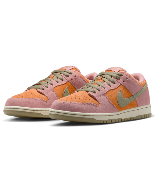 NIKE SB Dunk Low Pro - Red Stardust