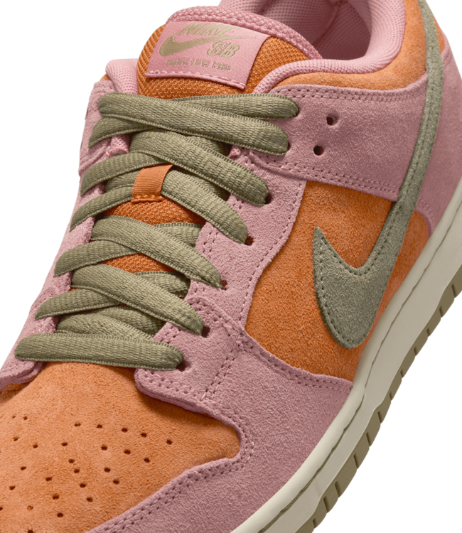 NIKE SB Dunk Low Pro - Red Stardust