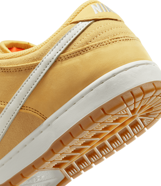 NIKE SB Dunk Low Pro - Saturn Gold