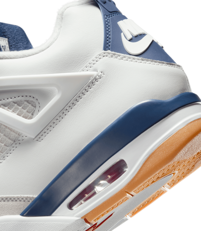 NIKE SB Air Jordan 4 - Summit White / Navy
