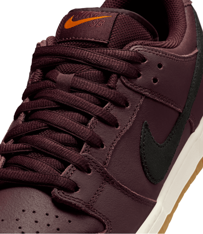 NIKE SB Dunk Low Pro Iso - Burgundy Crush