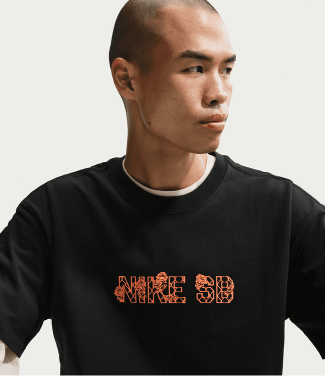 NIKE SB Club 58 Varsity Tee - Black
