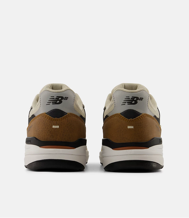 NEW BALANCE NUMERIC 933 - Quicksand