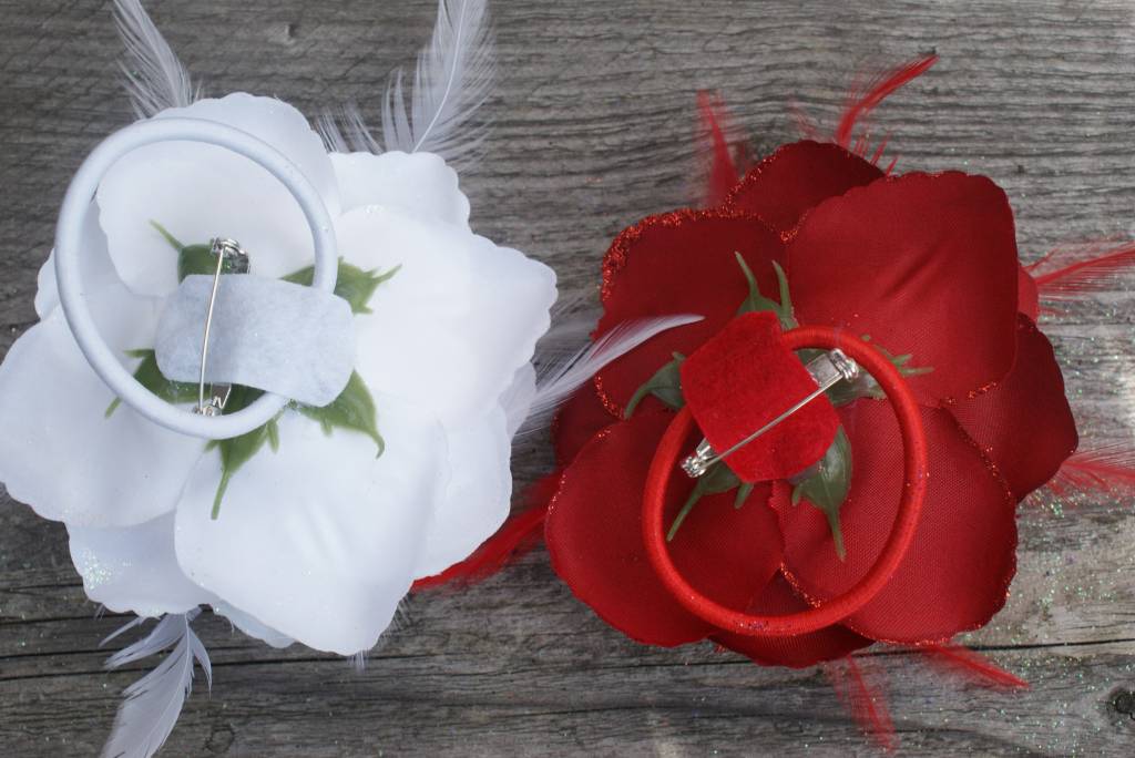 Rood en witte bloem corsage