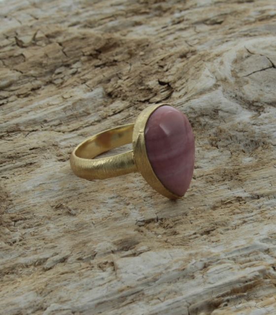 Treasure Rookie Wild drop ring pink opal