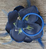 Donkerblauwe bloem corsage