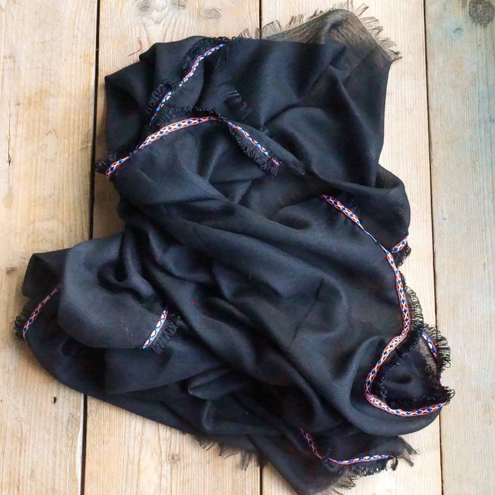 Lange zwarte sjaal