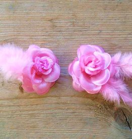 licht roze bloemetjes met veertje (2 stuks)