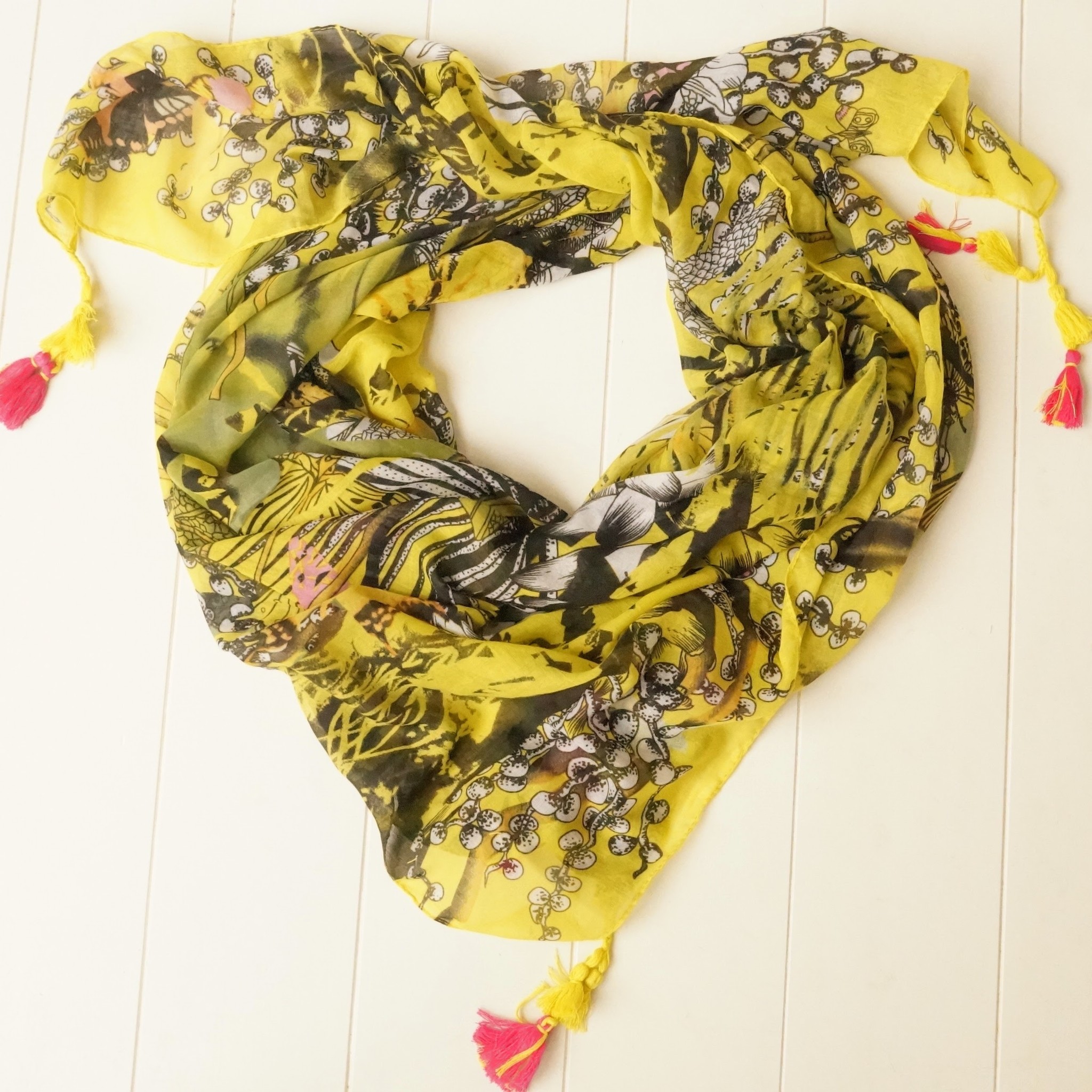 Vierkante sjaal met kwastjes geel