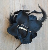Zwarte bloem corsage