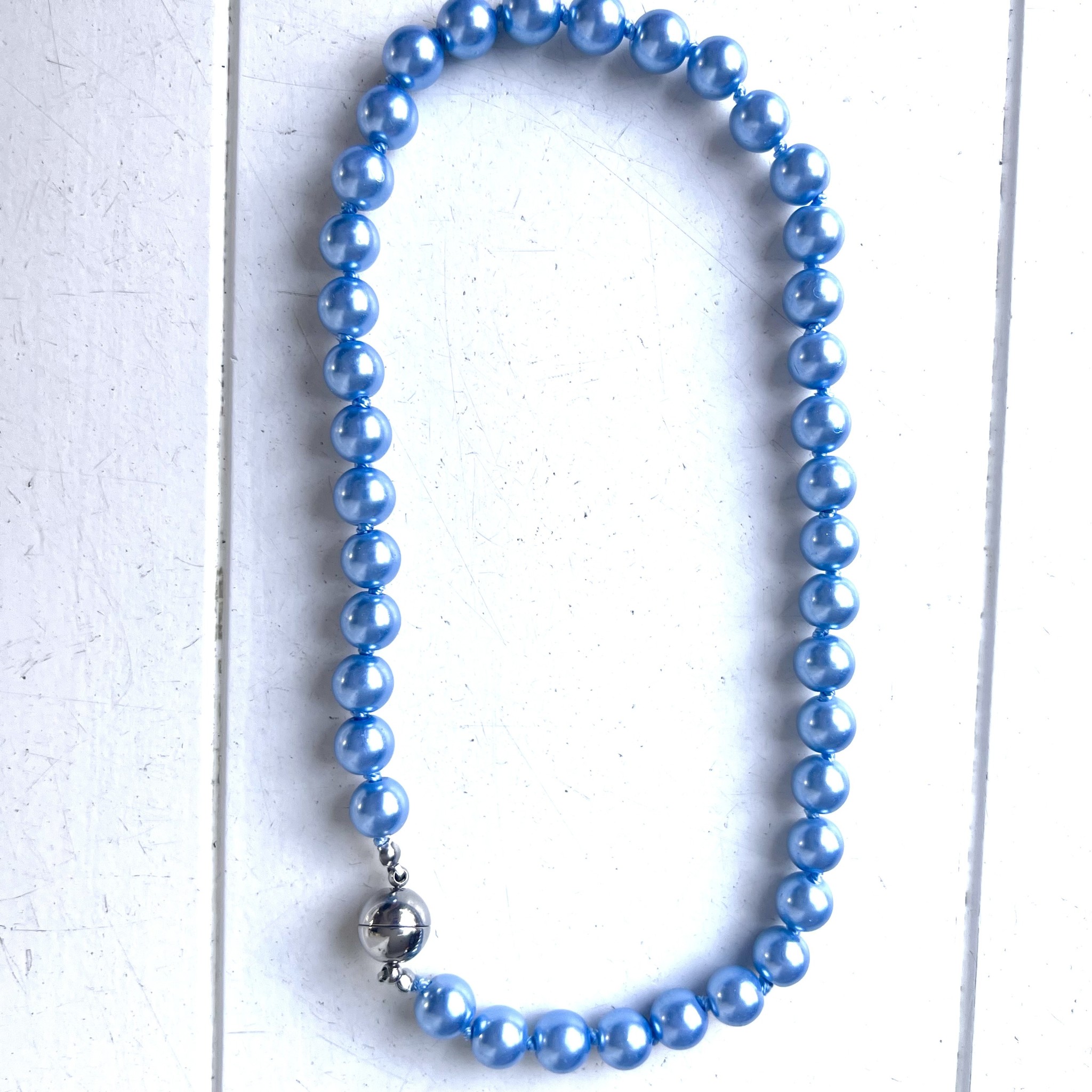 Licht blauwe parelketting magneet