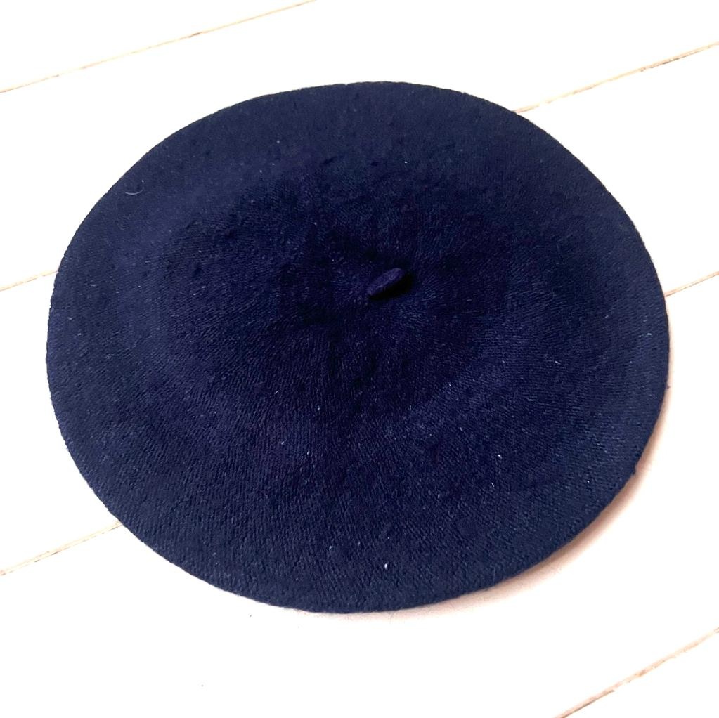Donker blauwe baret