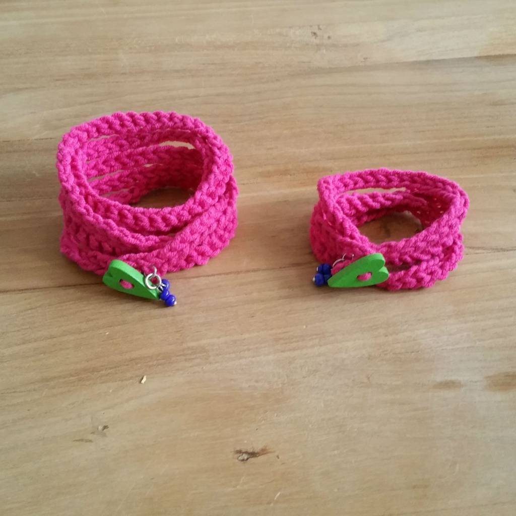 Felroze wikkelarmbandjes (mama&dochter)