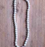 Witte parelketting met magneetsluiting