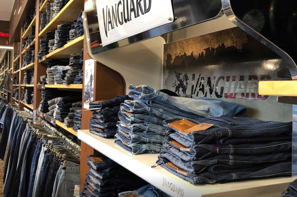 vans store in brandon mall