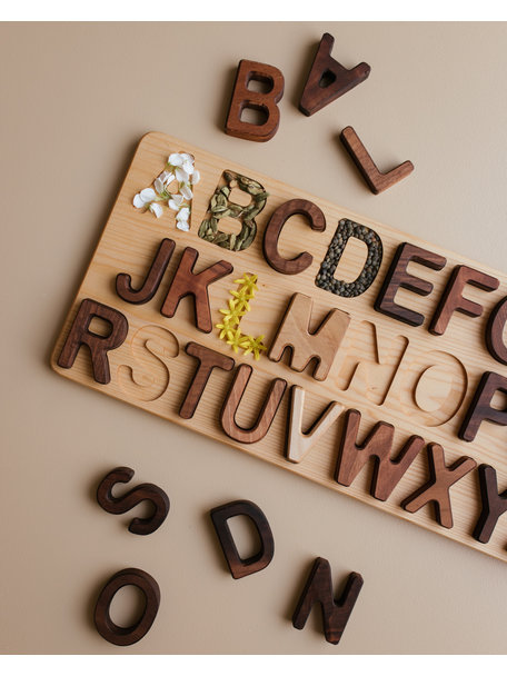 Spelenderwijs leren Walnoot houten alfabet puzzel - hoofdletters