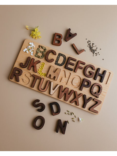 Spelenderwijs leren Walnoot houten alfabet puzzel - hoofdletters