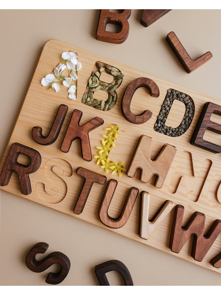 Spelenderwijs leren Walnoot houten alfabet puzzel - hoofdletters