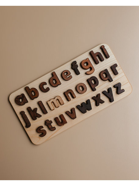 Spelenderwijs leren Walnoot houten alfabet puzzel - kleine letters