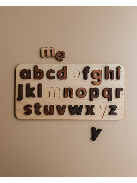 Spelenderwijs leren Walnoot houten alfabet puzzel - kleine letters