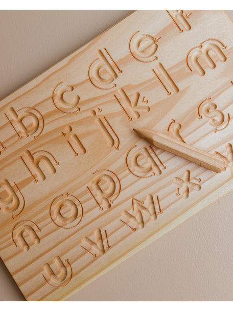 Spelenderwijs leren Houten alfabet traceerbord - kleine letters