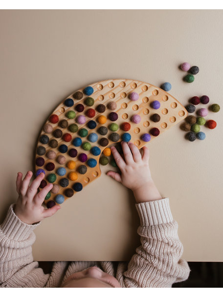 Spelenderwijs leren Houten regenboog bord met vilten balletjes - autumn