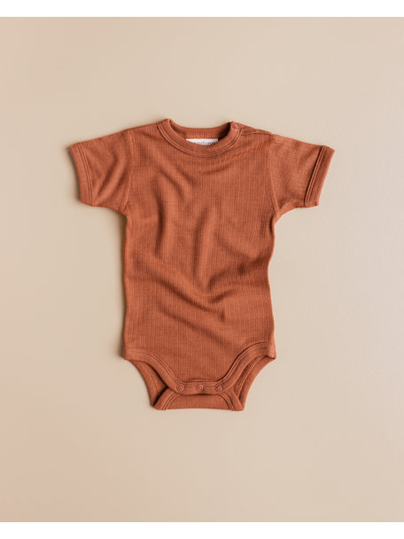 Unaduna Rompertje van wol short sleeves - umber