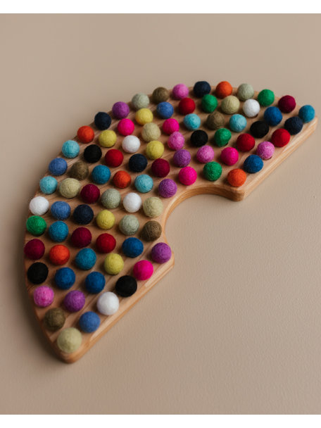 Spelenderwijs leren Houten regenboog bord met vilten balletjes - bold