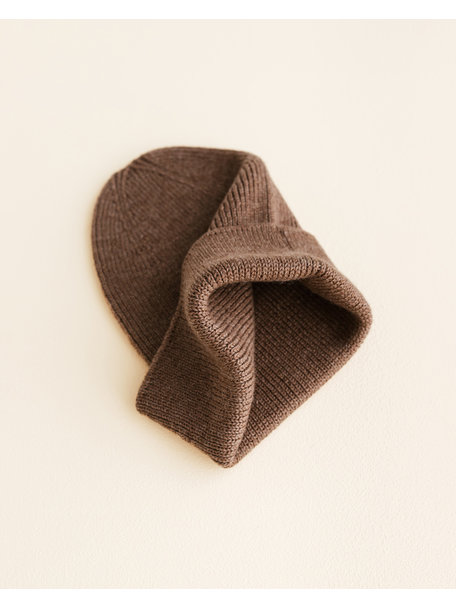 Hvid Ribbeanie newborn Fonzie -mocha