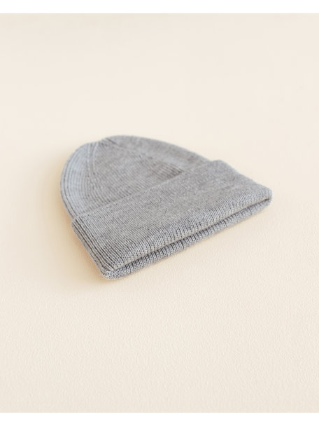 Hvid Ribbeanie newborn Fonzie - grijs