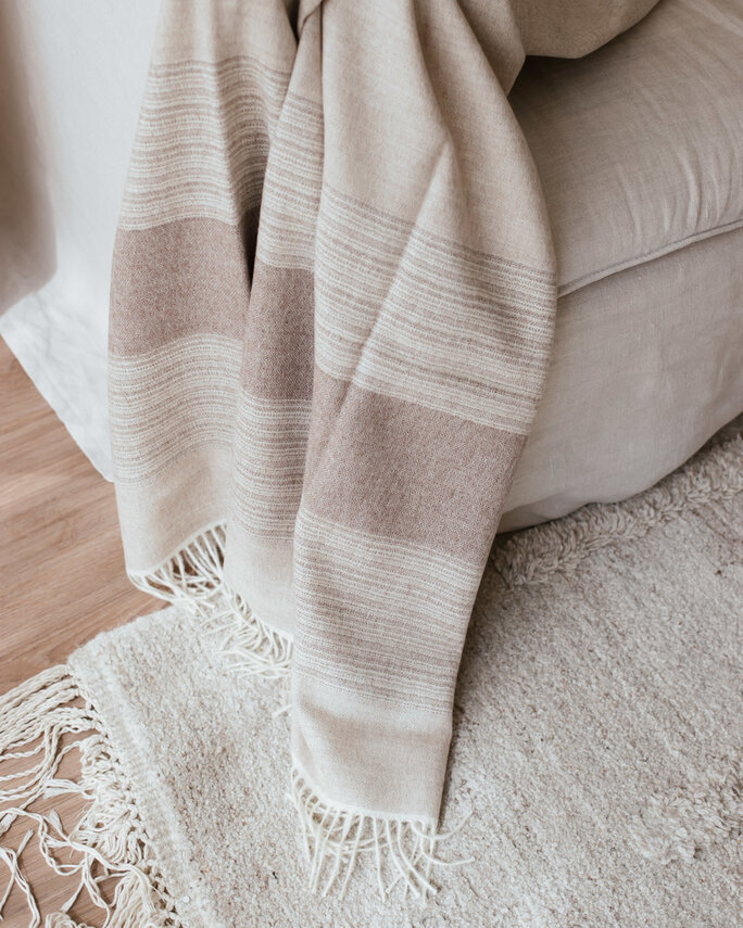Grijze plaid van alpaca en merinowol | Visgraat motief | Sevilla