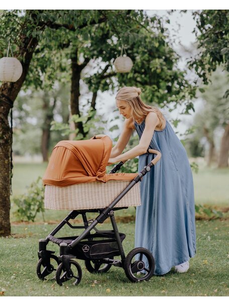 Naturkind Kinderwagen Lux Evo jade - basis model inclusief gevlochten reiswieg