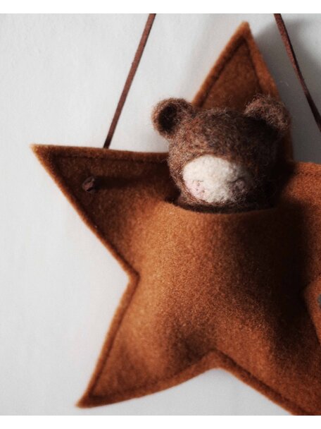 Studio Motane Bear with cinnamon star pocket