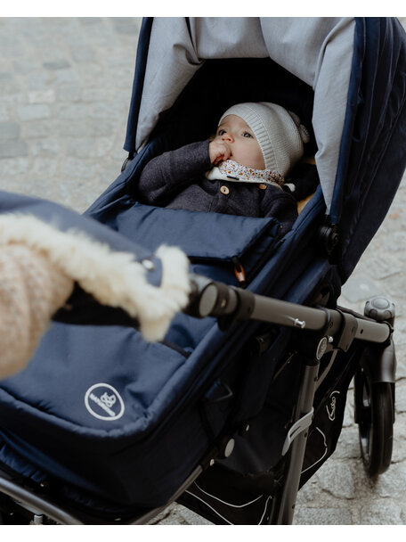 Naturkind Kinderwagen Varius Pro dark blue - basis model inclusief reiswieg
