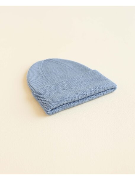 Hvid Ribbeanie newborn Fonzie - light blue