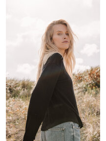 Unaduna Mari relaxed-fit longsleeve van wol ribpatroon - zwart