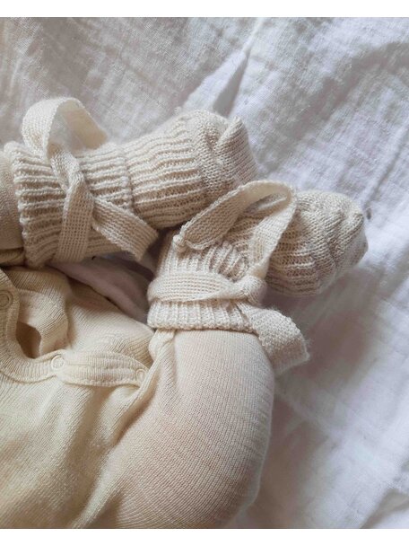 Hirsch Natur Wollen newborn sokjes - wit/naturel